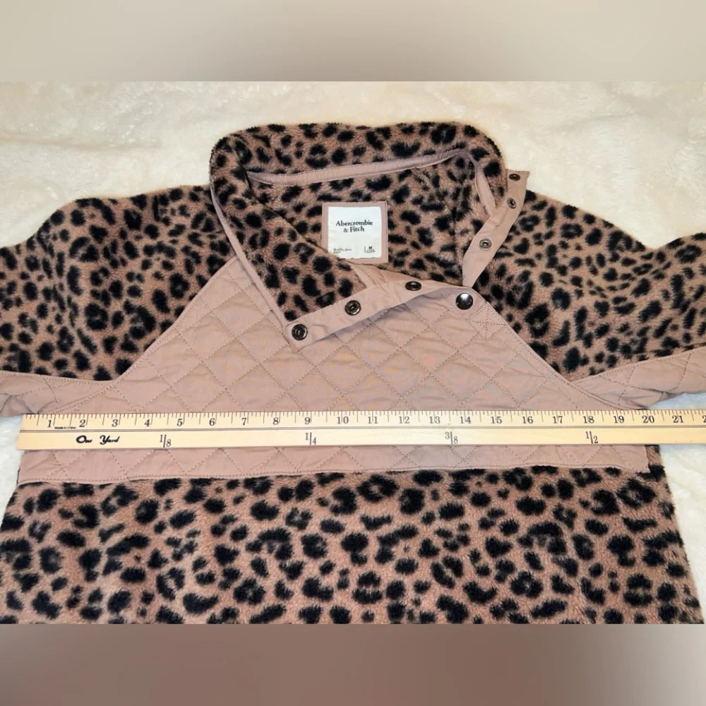 Women’s Abercrombie & Fitch Cheetah Print Sherpa - Picture 2 of 6
